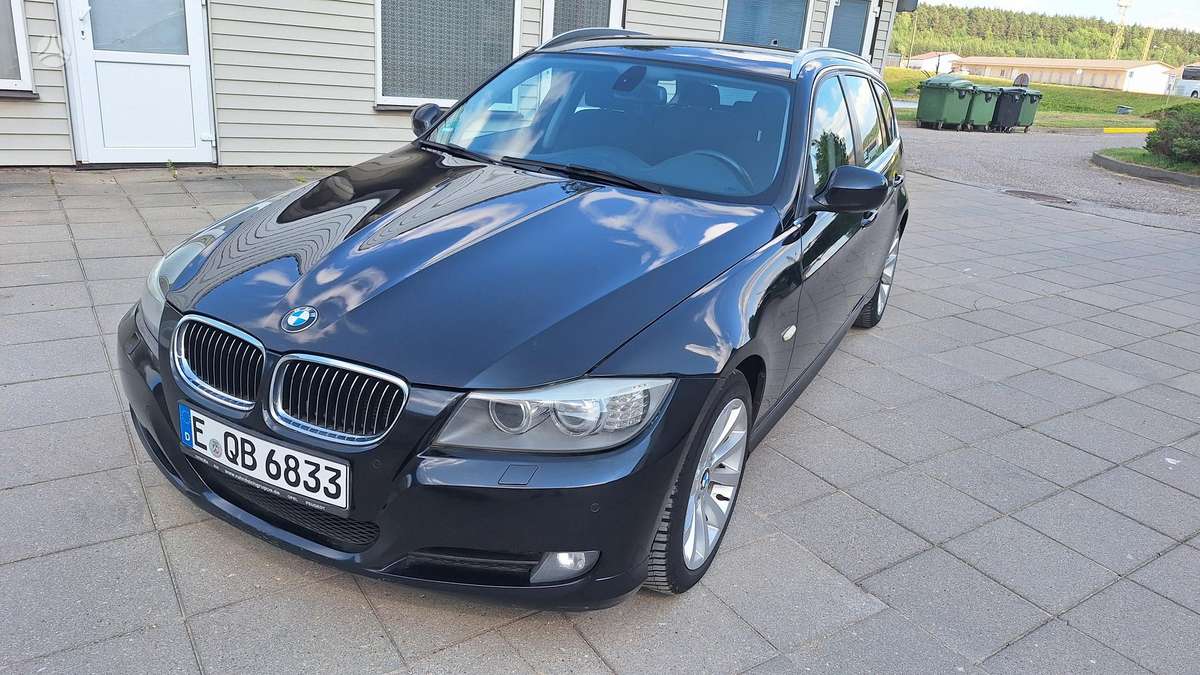 BMW 330 2012 — rear view
