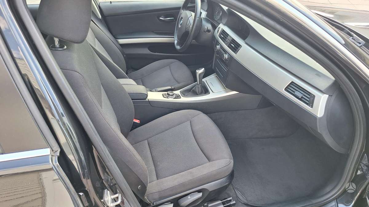 BMW 330 2012 — photo 21