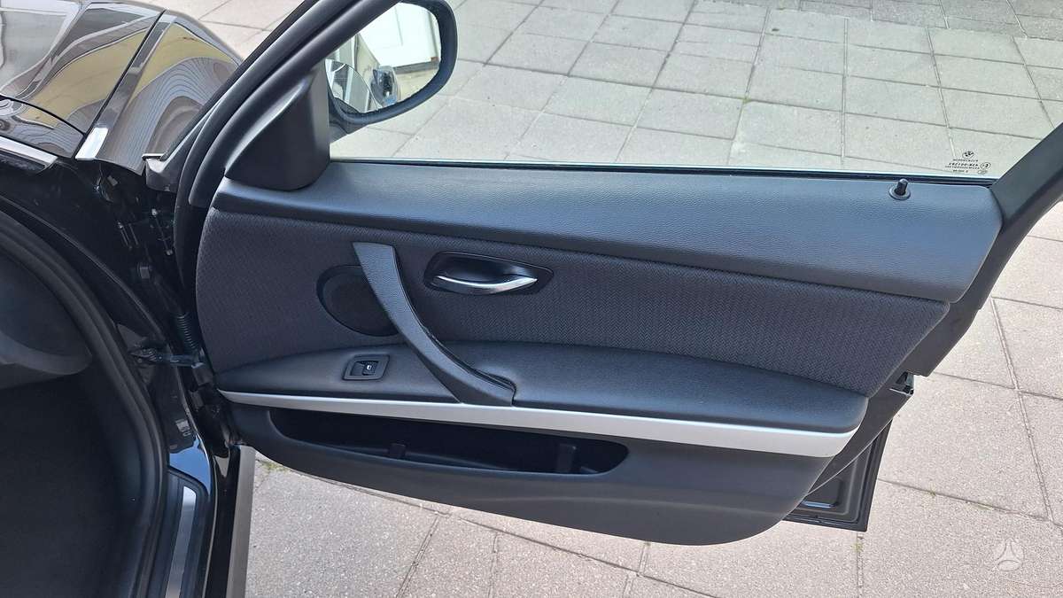 BMW 330 2012 — photo 23