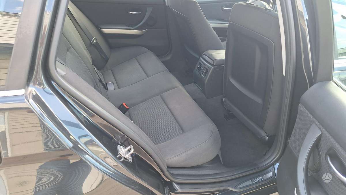 BMW 330 2012 — photo 25