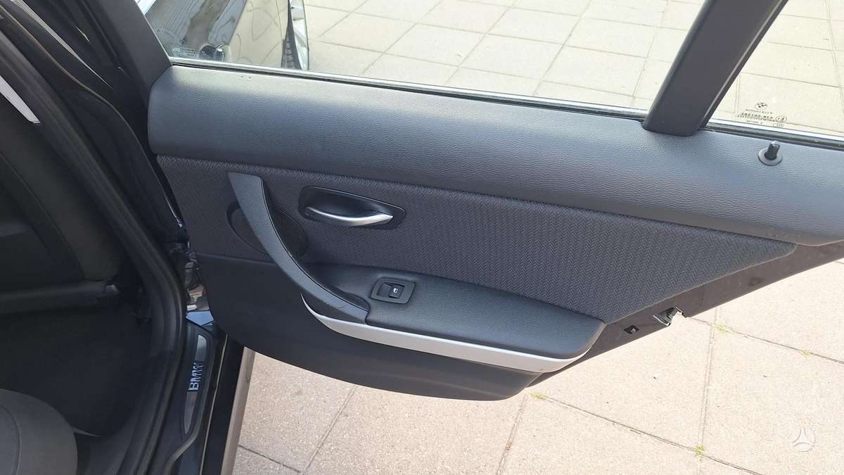 BMW 330 2012 — photo 26