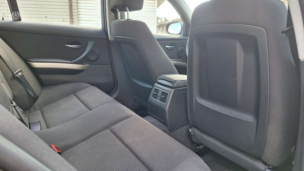 BMW 330 2012 — photo 28