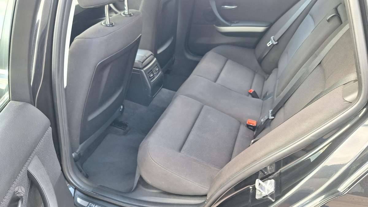 BMW 330 2012 — photo 29