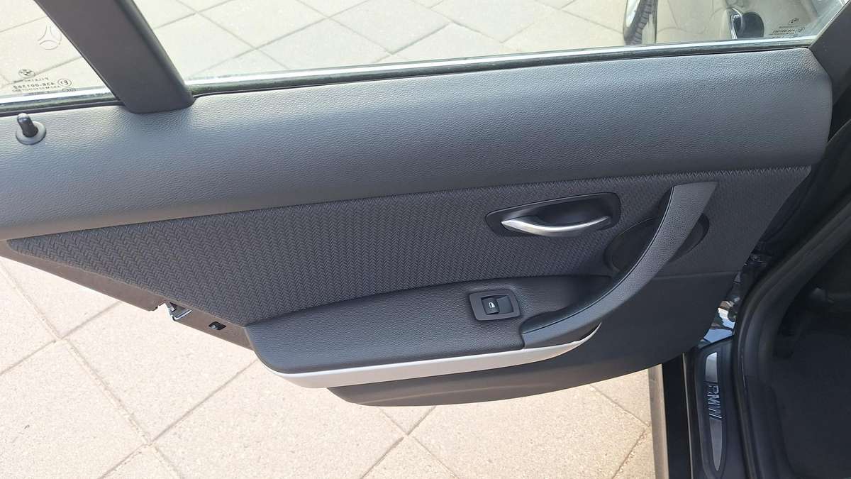 BMW 330 2012 — photo 30