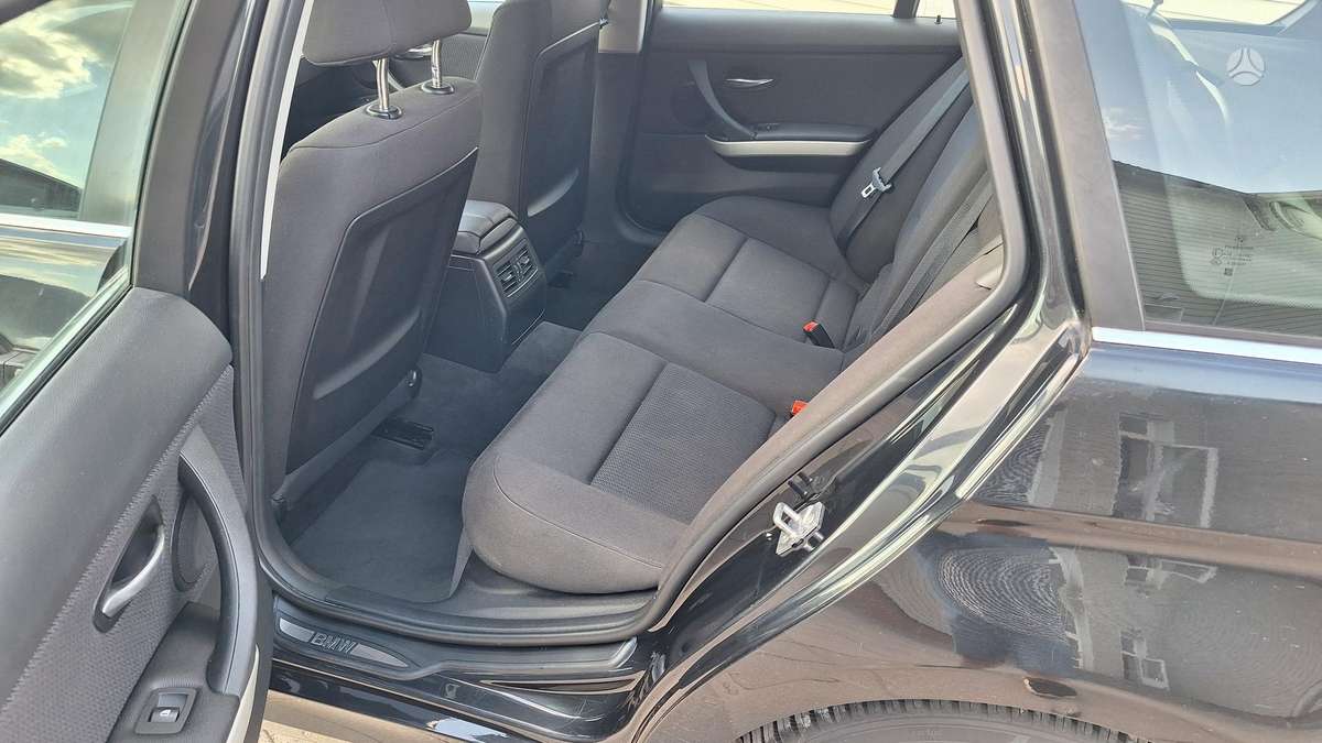 BMW 330 2012 — photo 31
