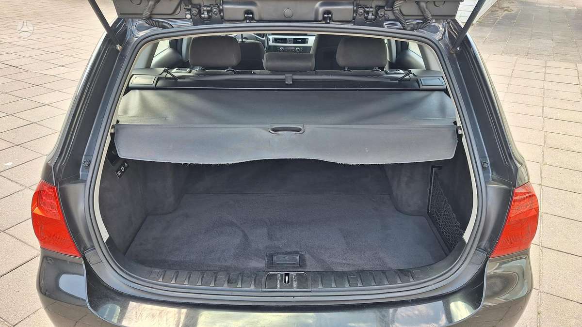 BMW 330 2012 — photo 33