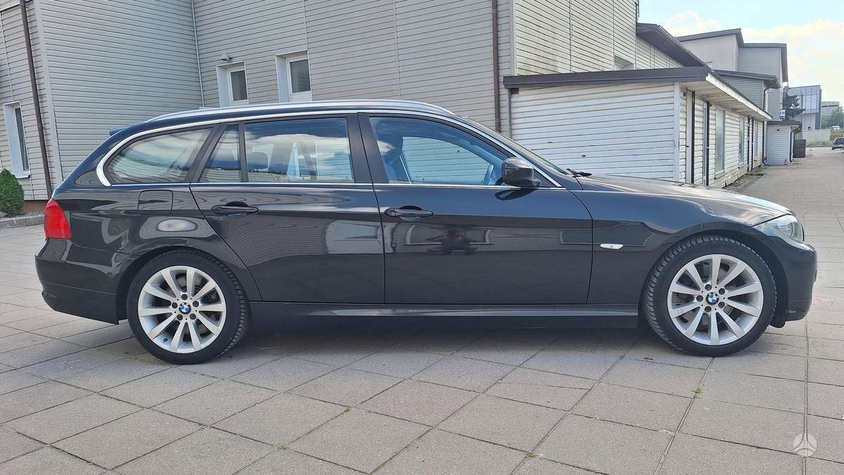 BMW 330 2012 — photo 38