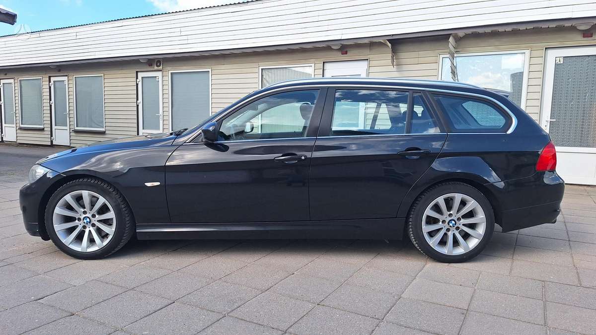 BMW 330 2012 — photo 42