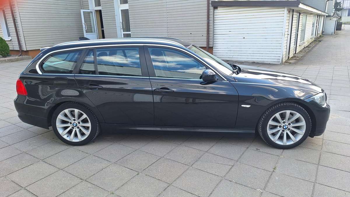 BMW 330 2012 — photo 6