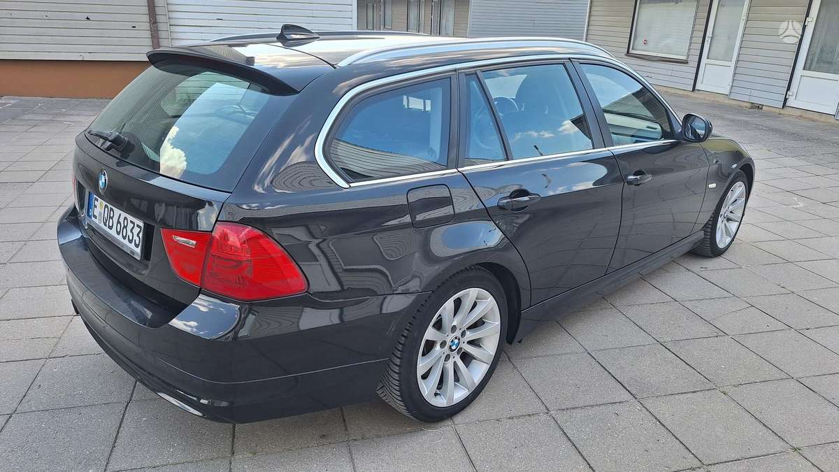 BMW 330 2012 — photo 7