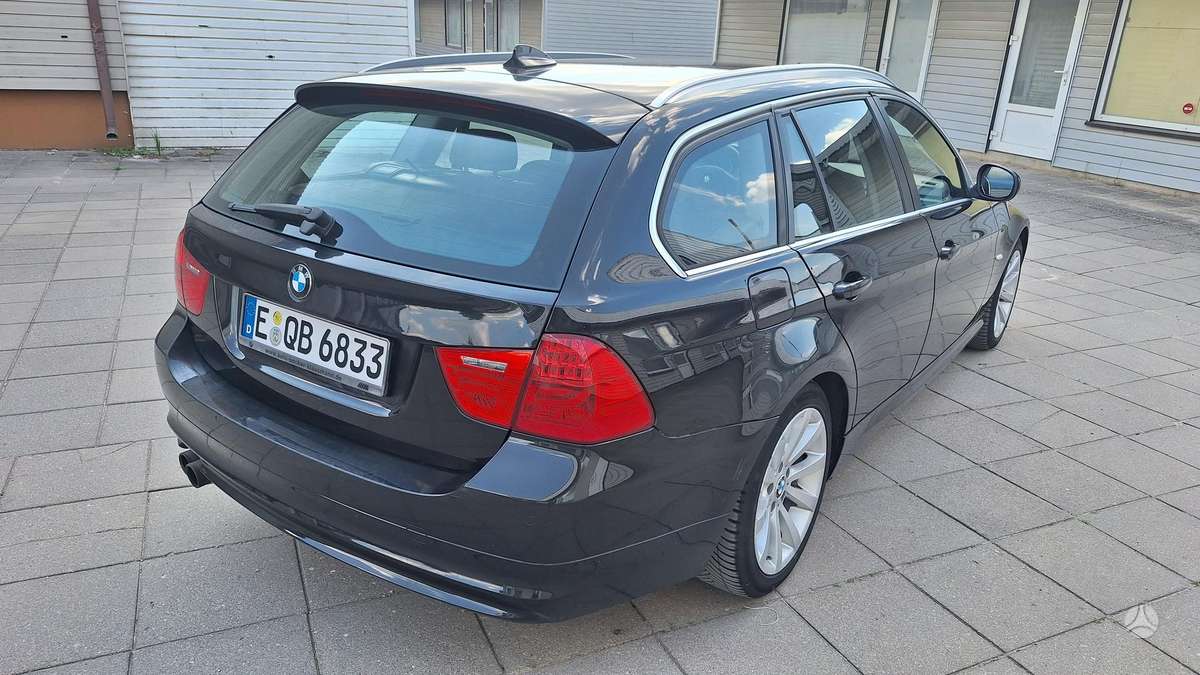 BMW 330 2012 — photo 8