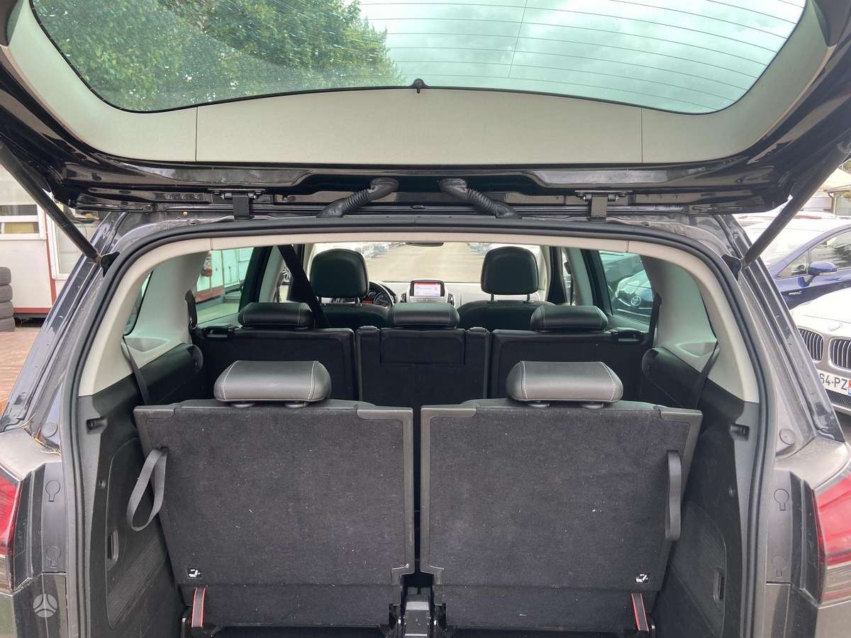 Opel Zafira 2015 — photo 10