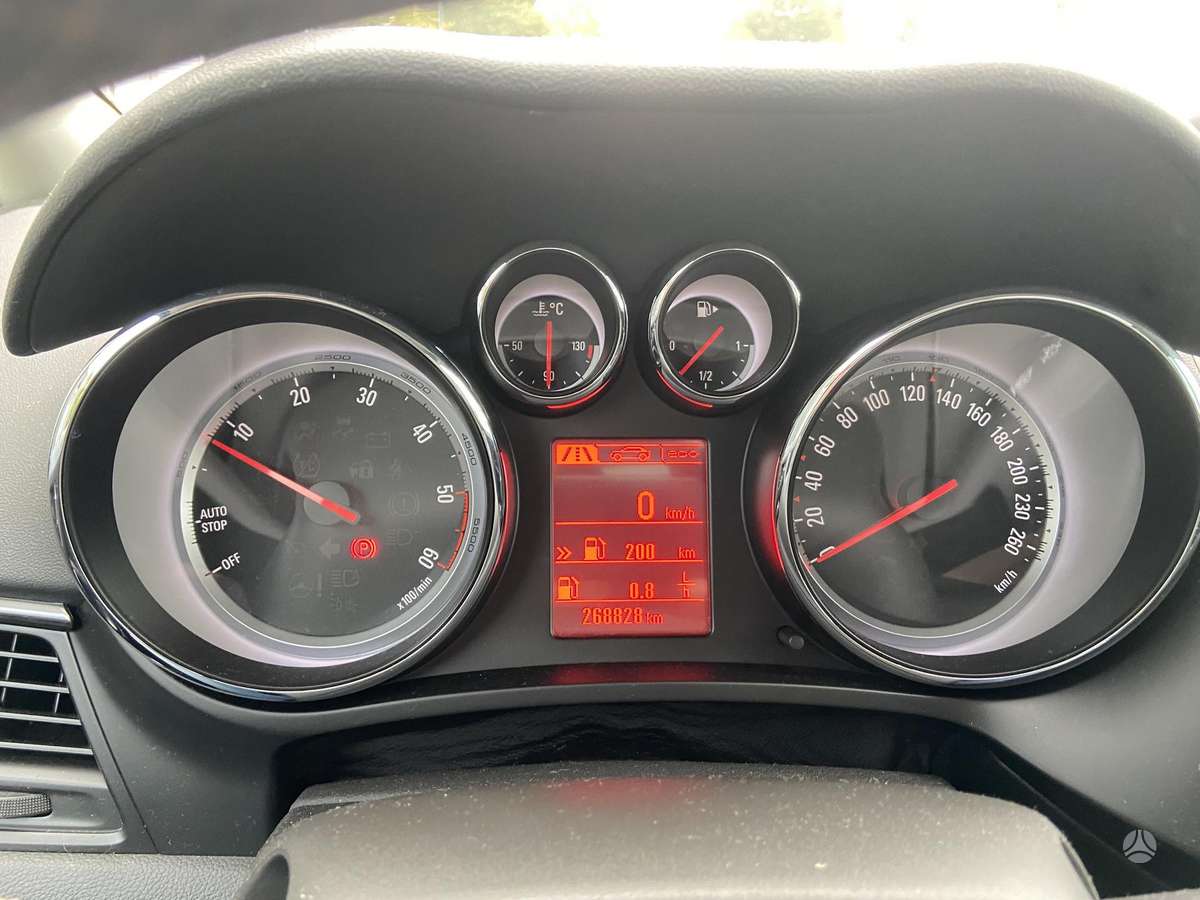 Opel Zafira 2015 — photo 11