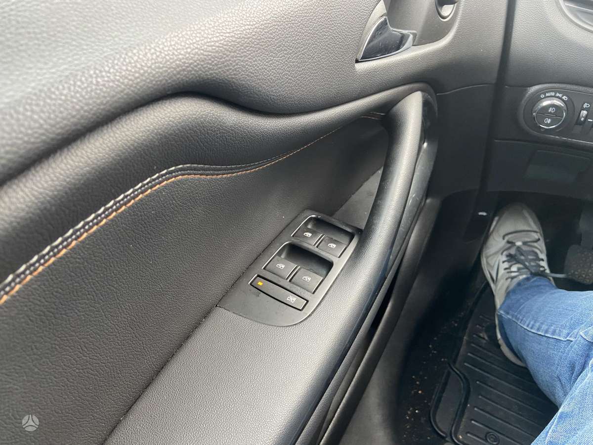 Opel Zafira 2015 — photo 15