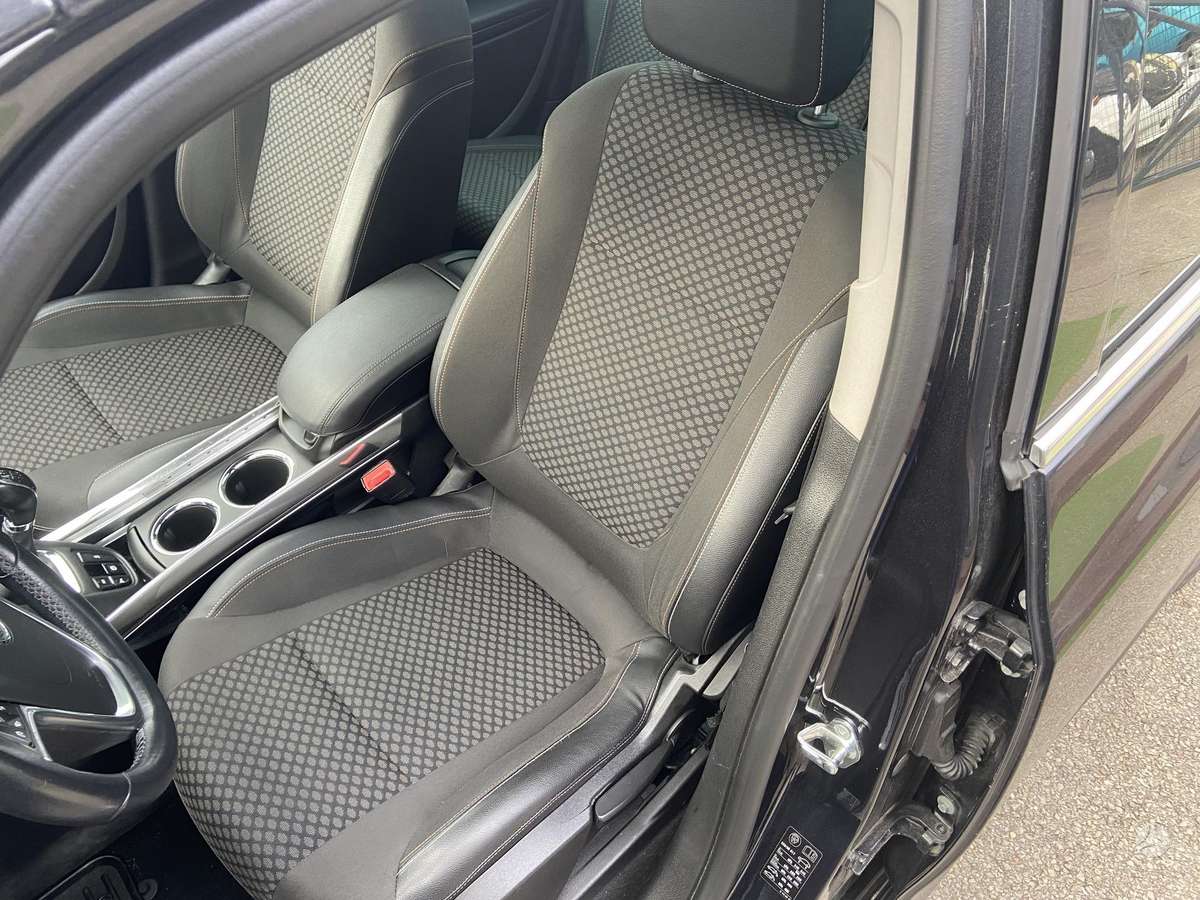 Opel Zafira 2015 — photo 18