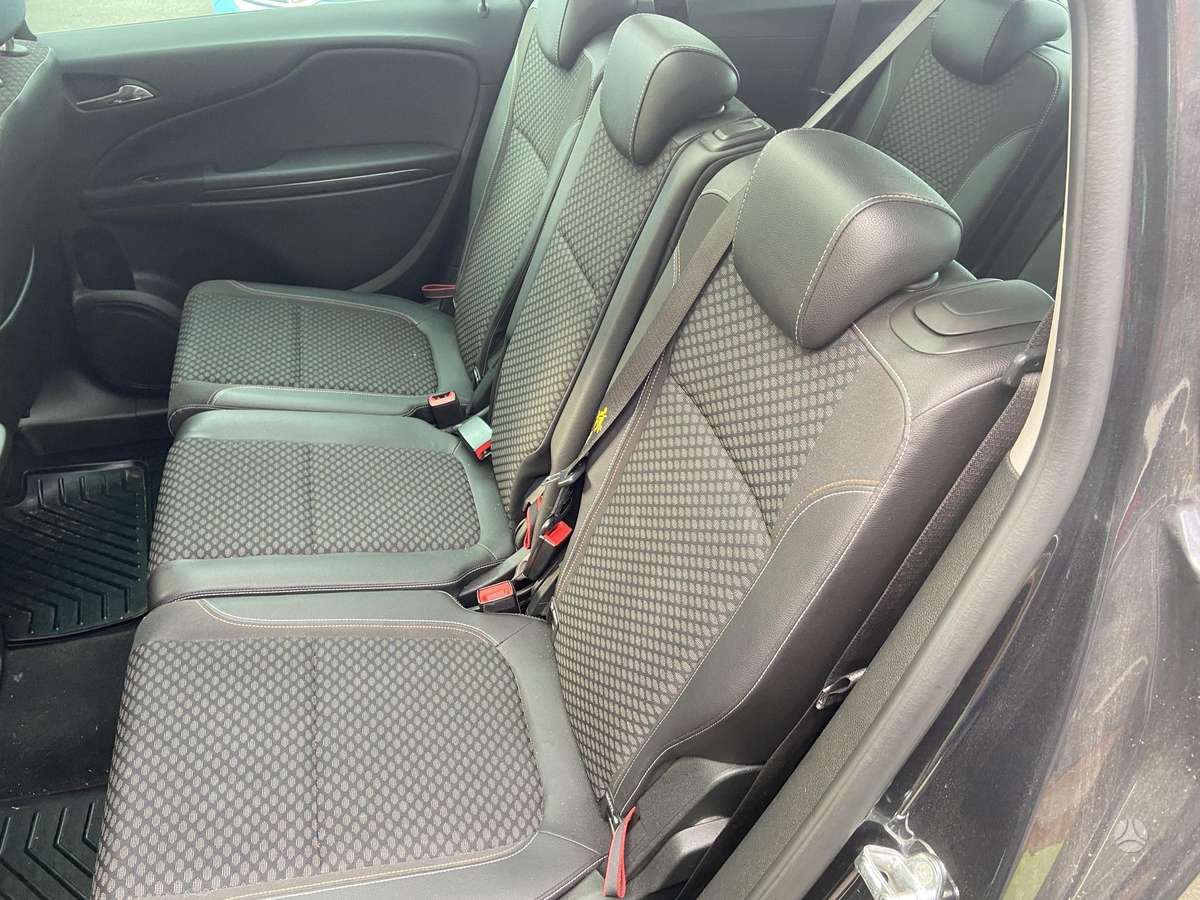 Opel Zafira 2015 — photo 19