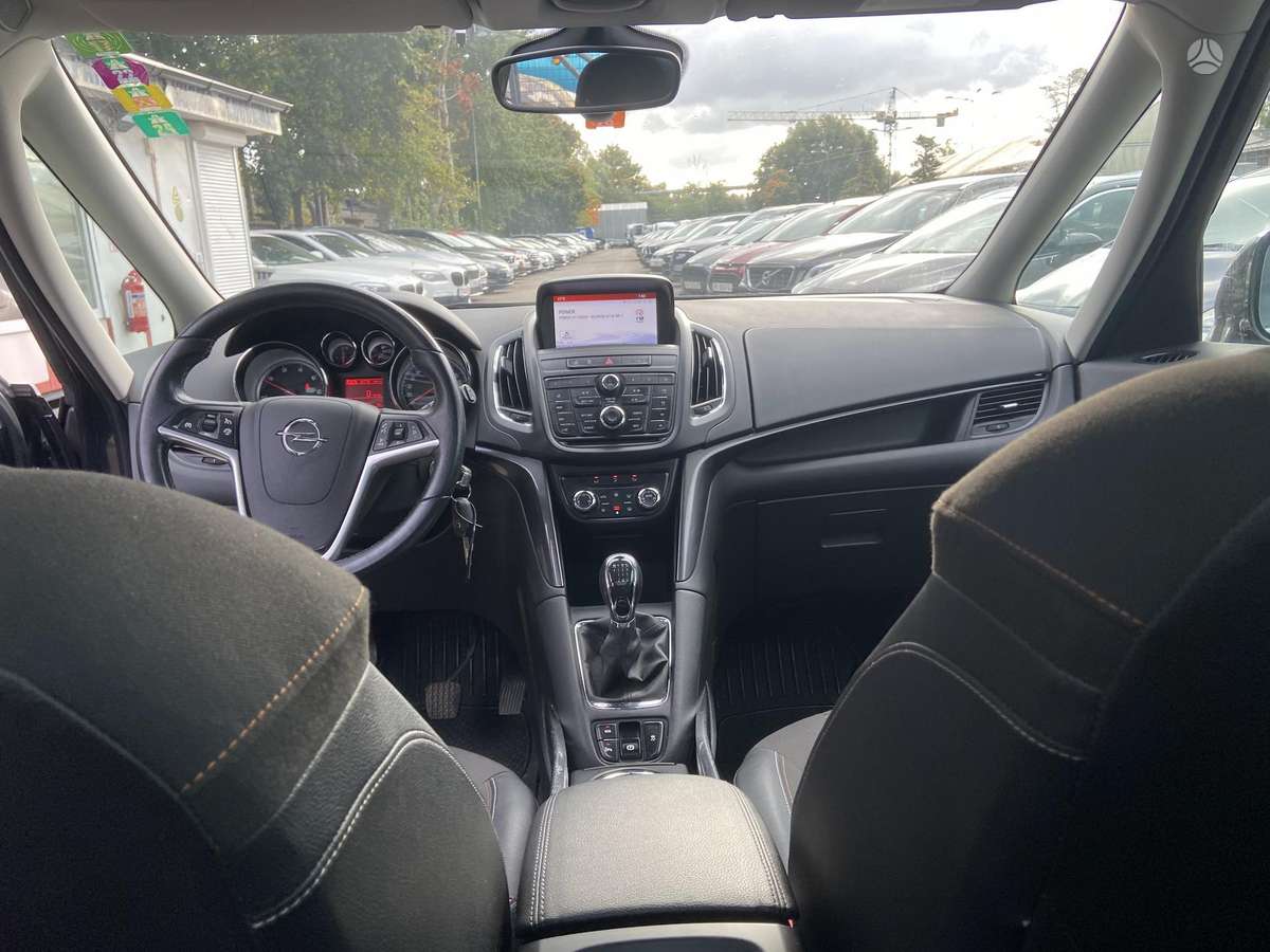 Opel Zafira 2015 — photo 20