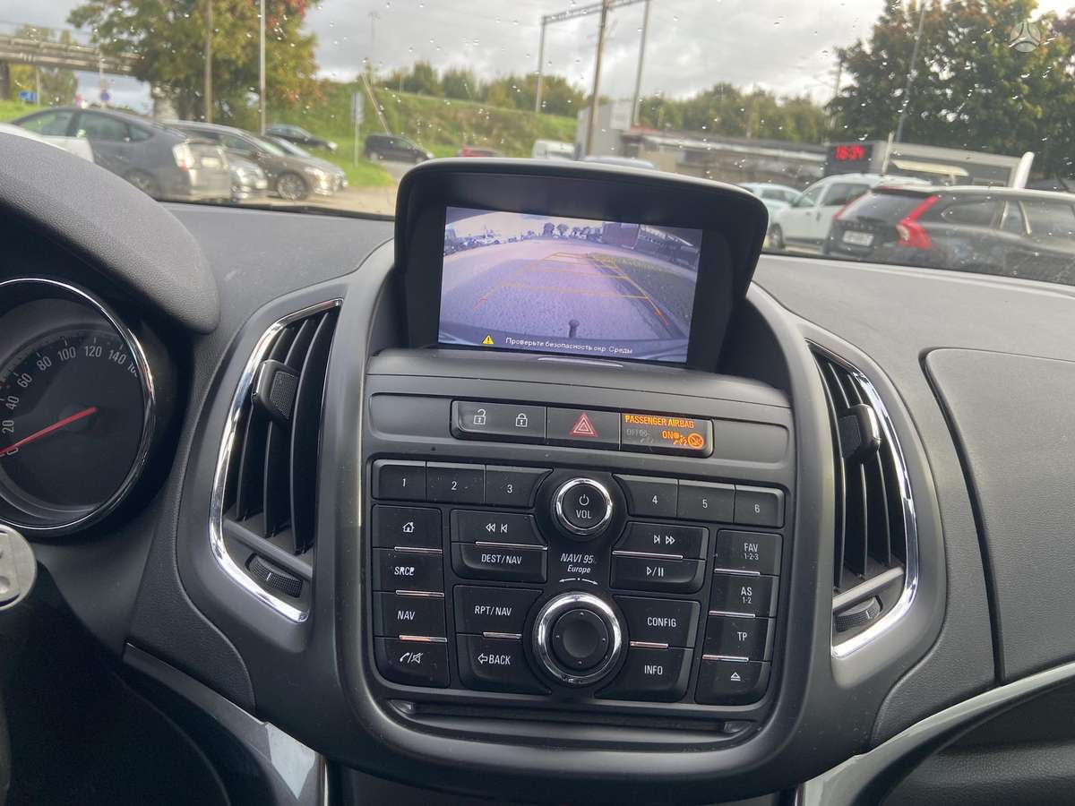 Opel Zafira 2015 — photo 21