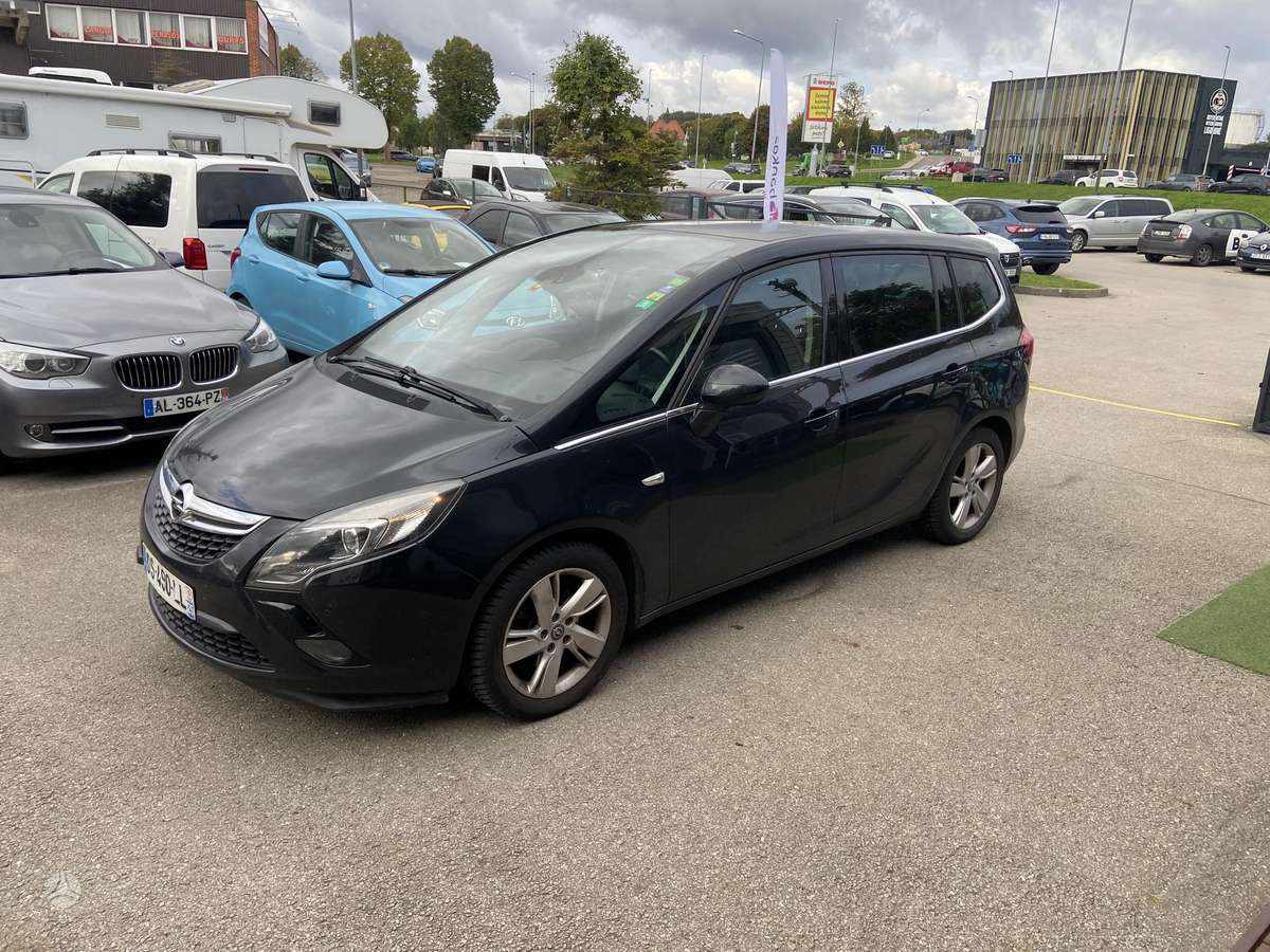 Opel Zafira 2015 — photo 8
