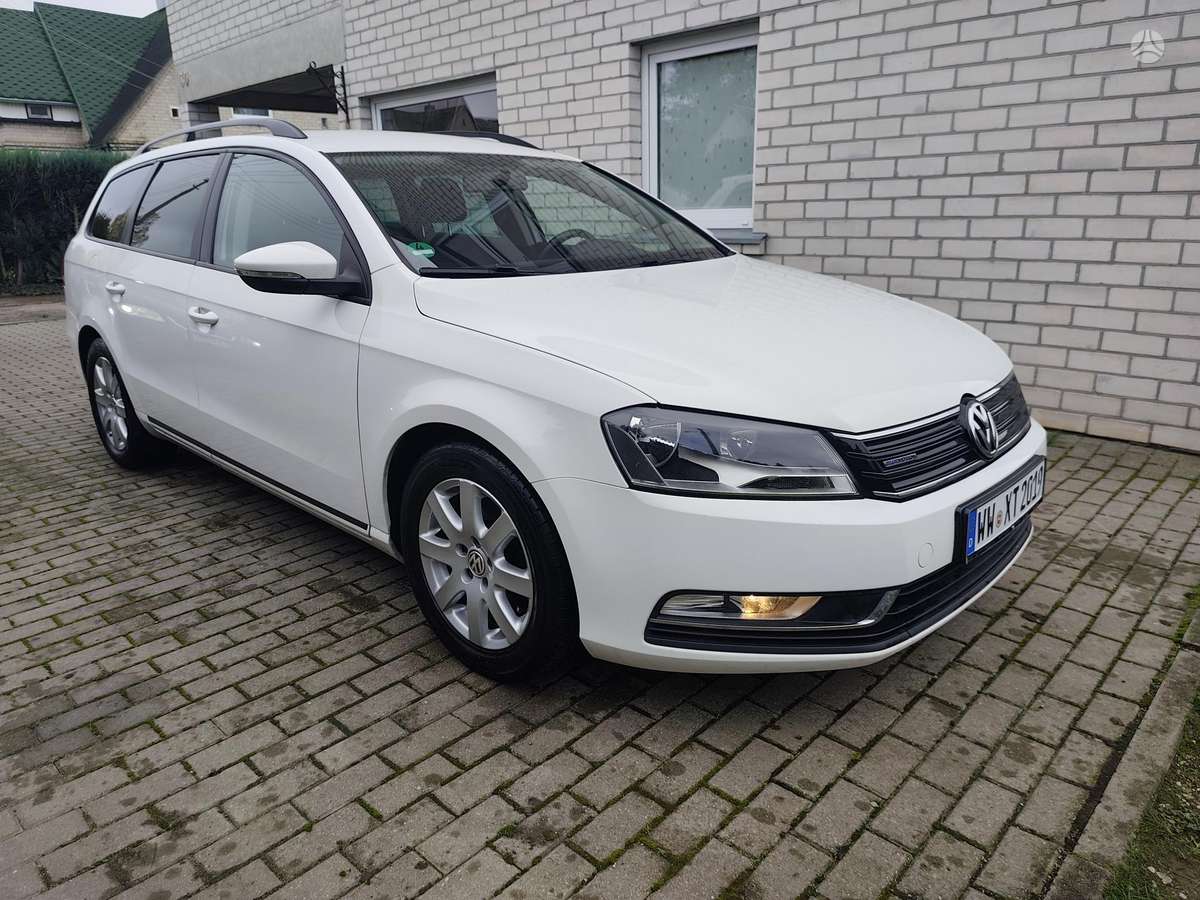 Volkswagen Passat 2012 — салон