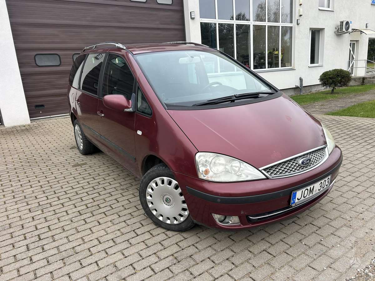 Ford Galaxy 2005 — rear view