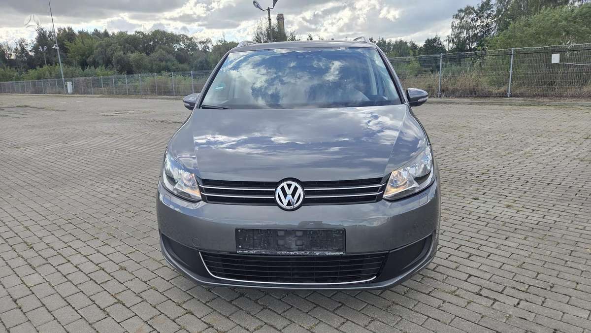 Volkswagen Touran 2010 — вигляд ззаду