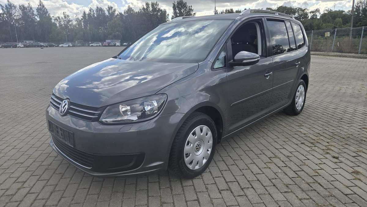 Volkswagen Touran 2010 — салон