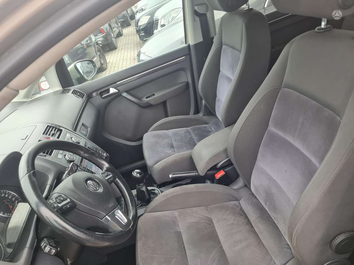 Volkswagen Touran 2013 — photo 12