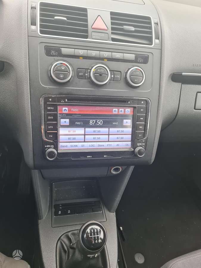 Volkswagen Touran 2013 — photo 14