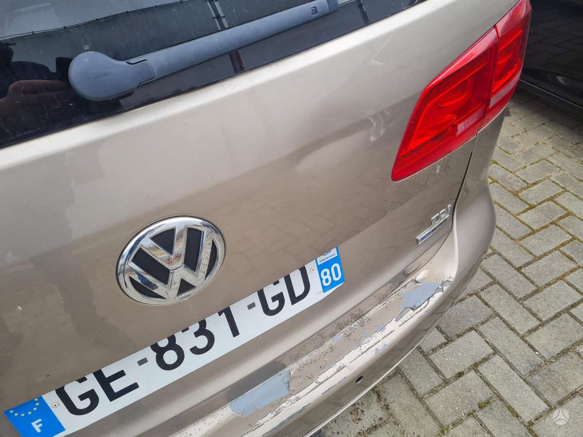 Volkswagen Touran 2013 — interior