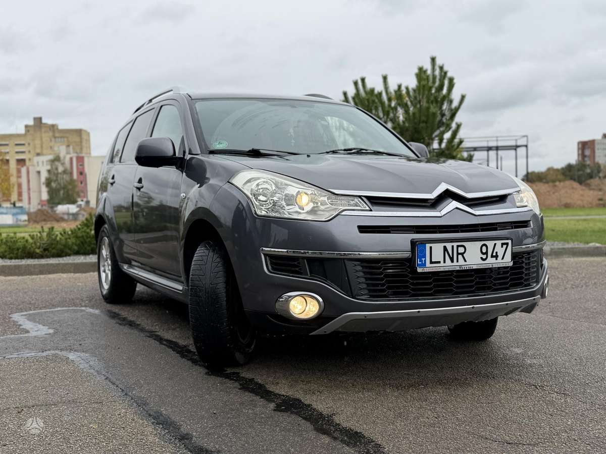 Citroen C-Crosser 2008 — салон