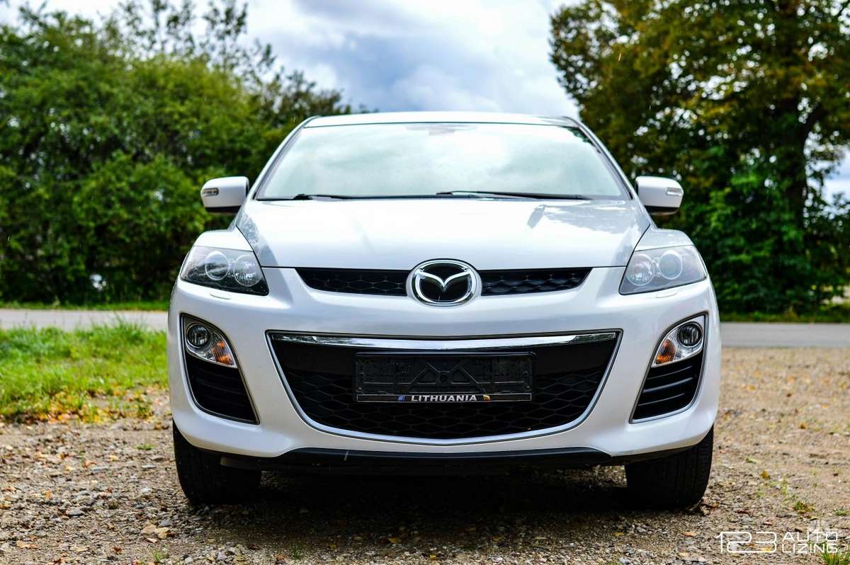 Mazda CX-7 2011 — салон