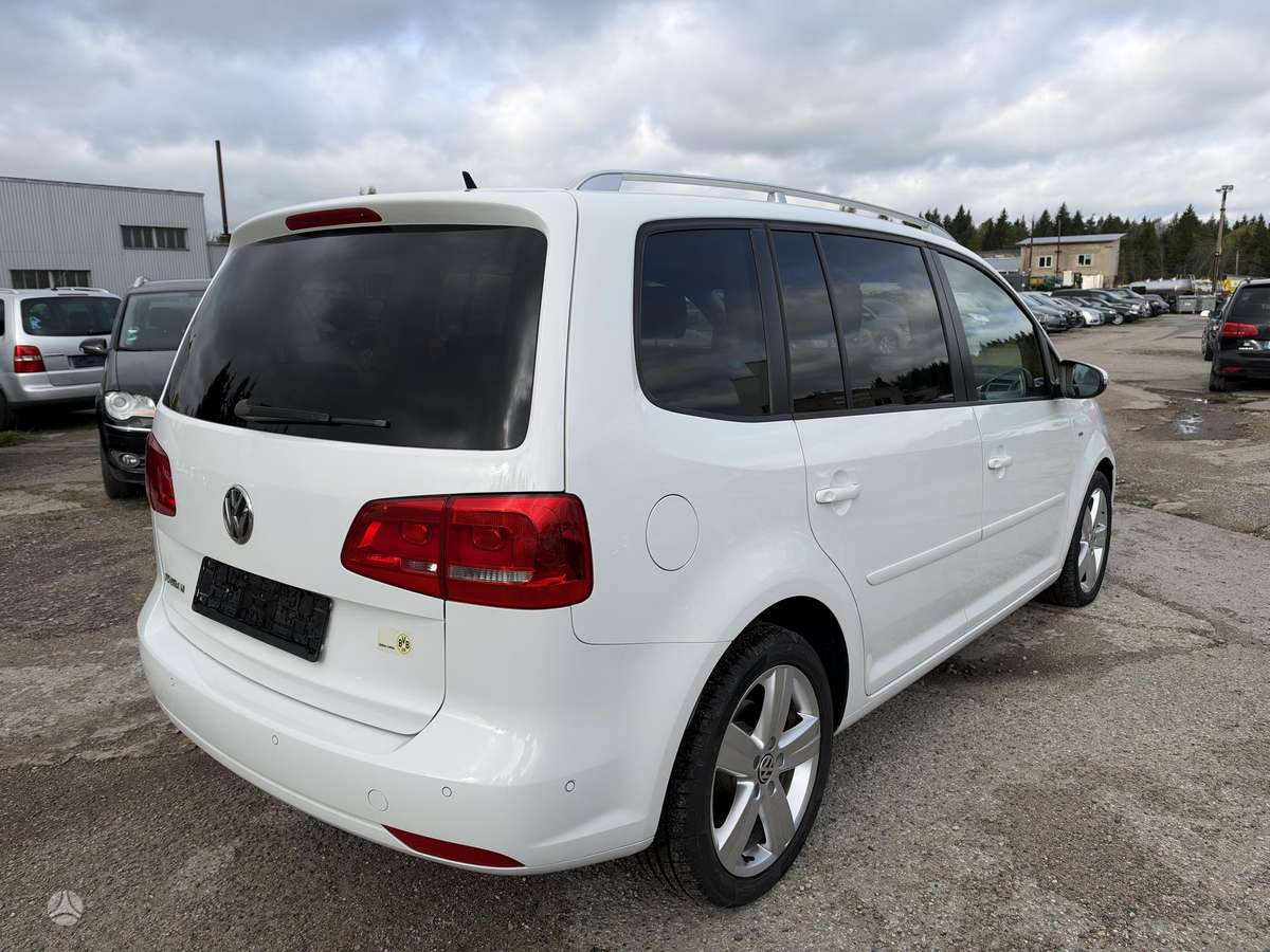 Volkswagen Touran 2014 — engine 1598 cm³, 105 HP (77kW)