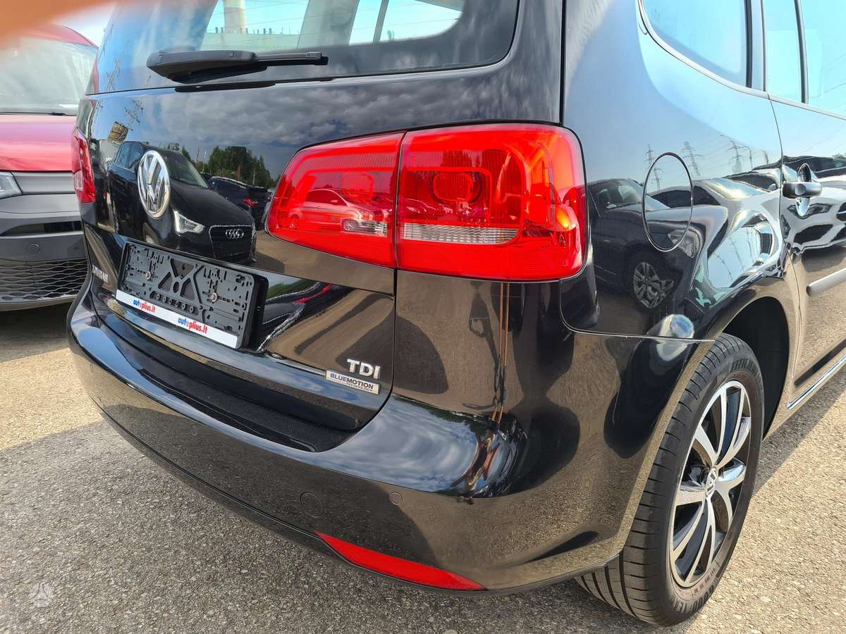 Volkswagen Touran 2011 — photo 11