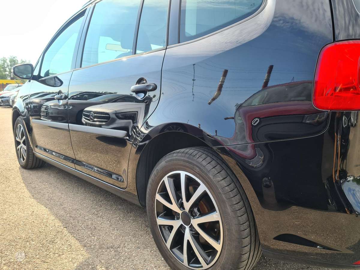 Volkswagen Touran 2011 — photo 12