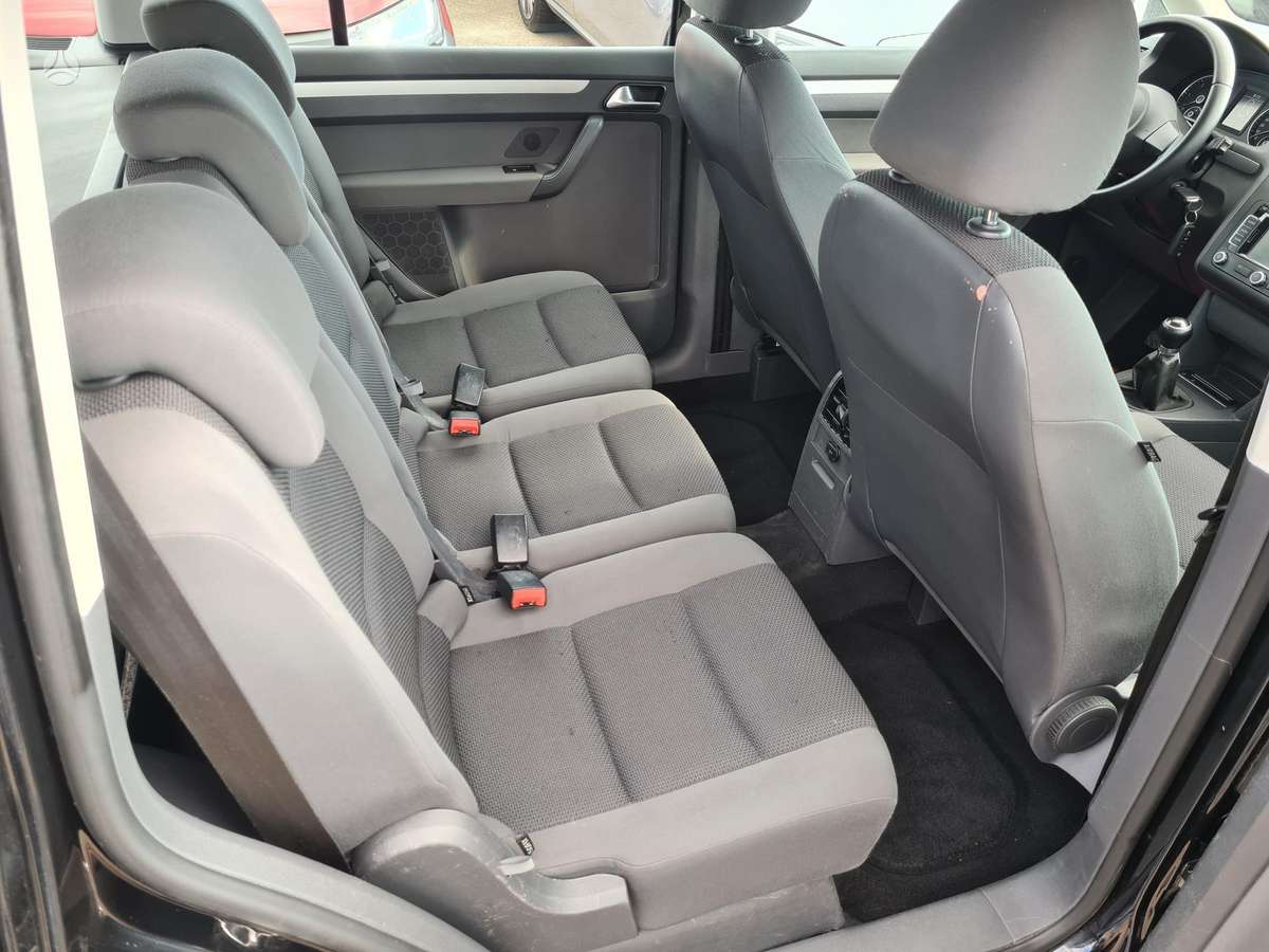 Volkswagen Touran 2011 — photo 15