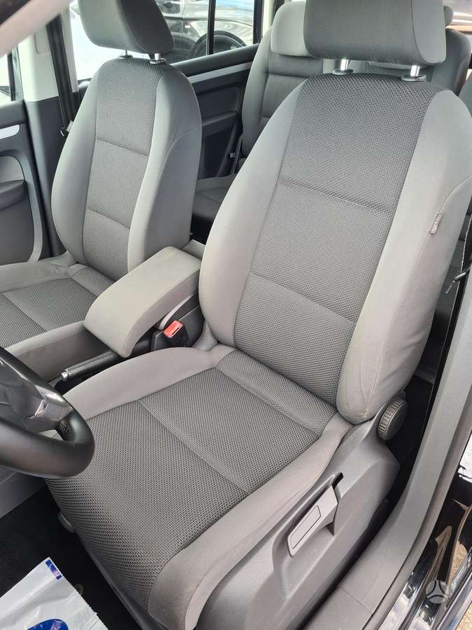 Volkswagen Touran 2011 — photo 19