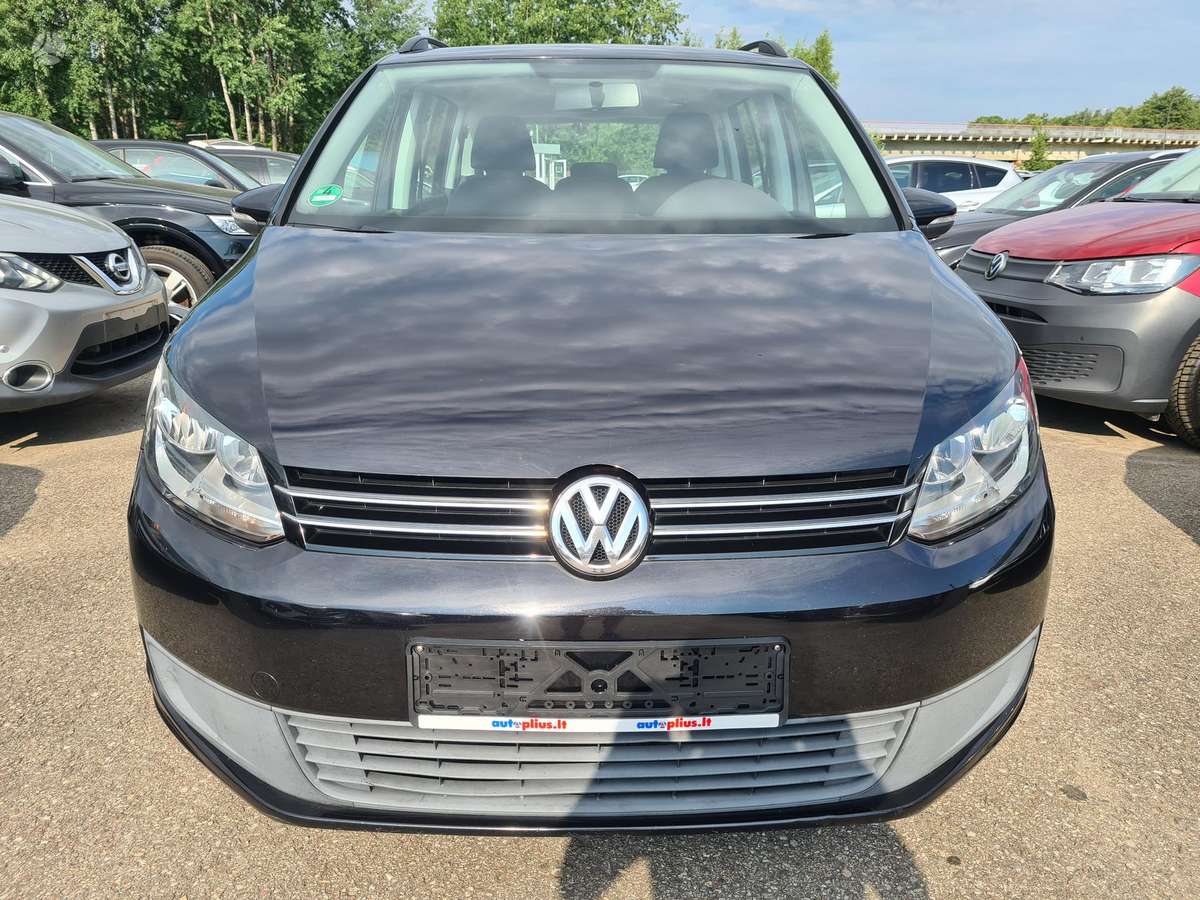 Volkswagen Touran 2011 — rear view