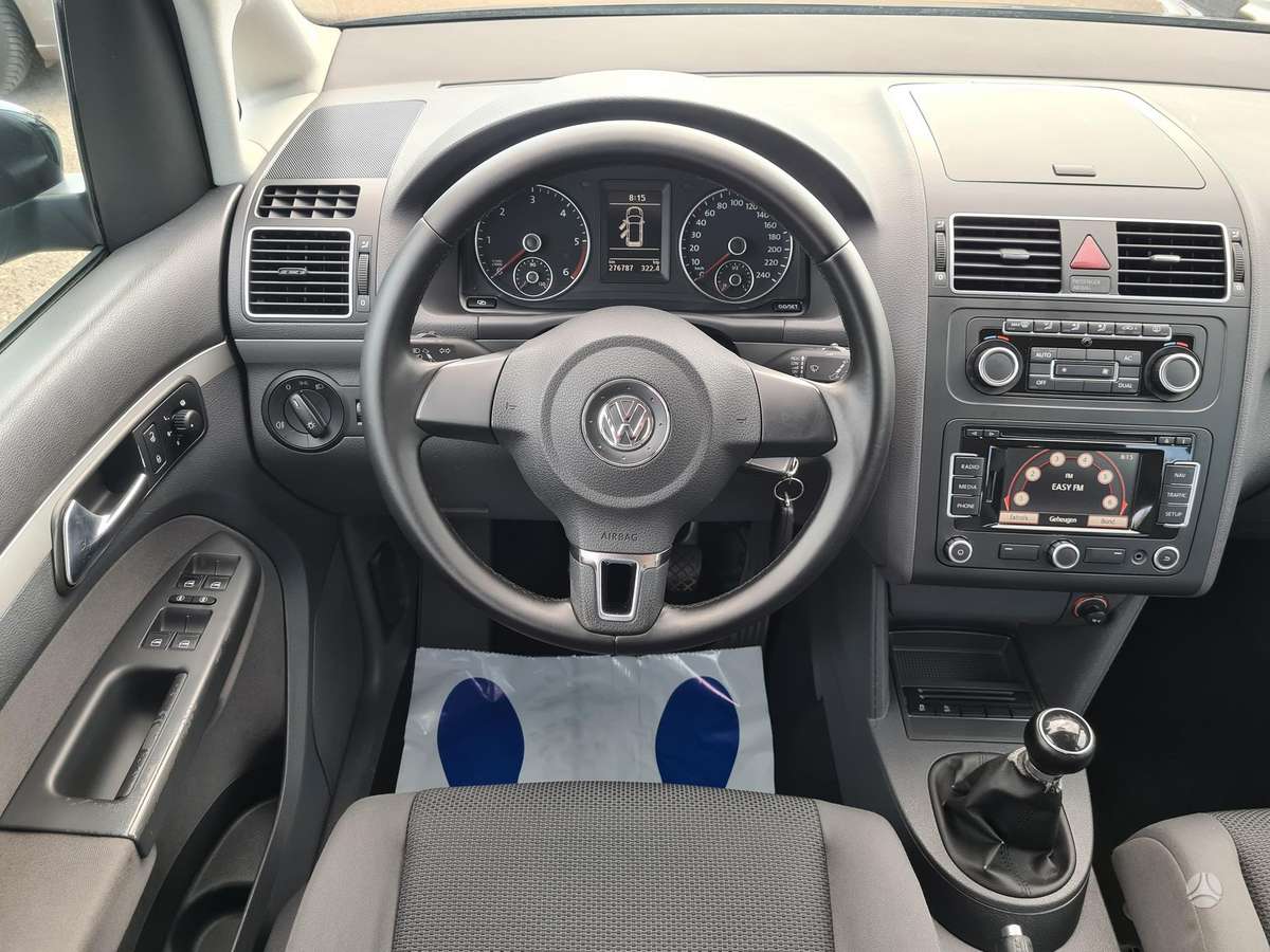 Volkswagen Touran 2011 — photo 20