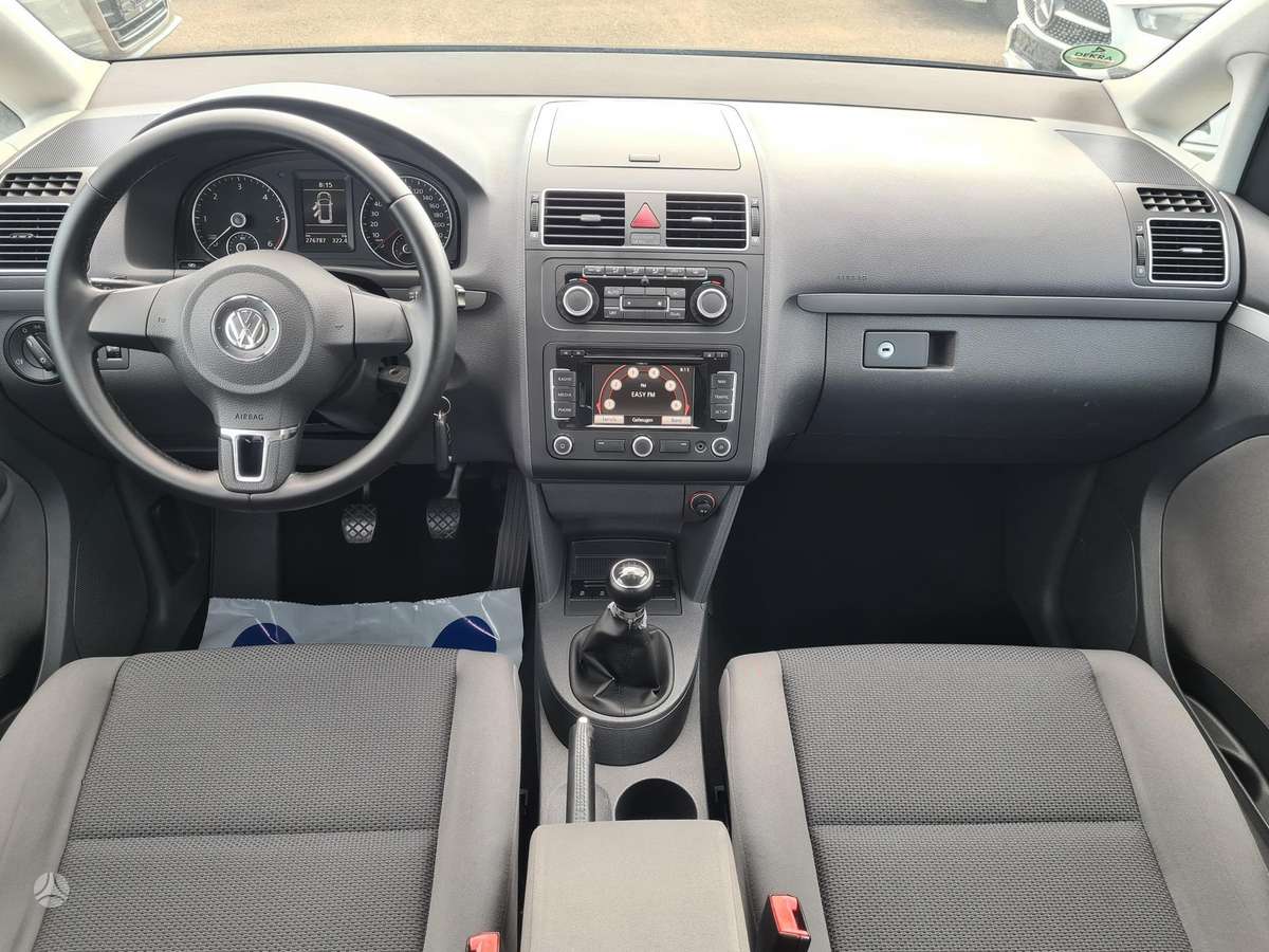 Volkswagen Touran 2011 — photo 21