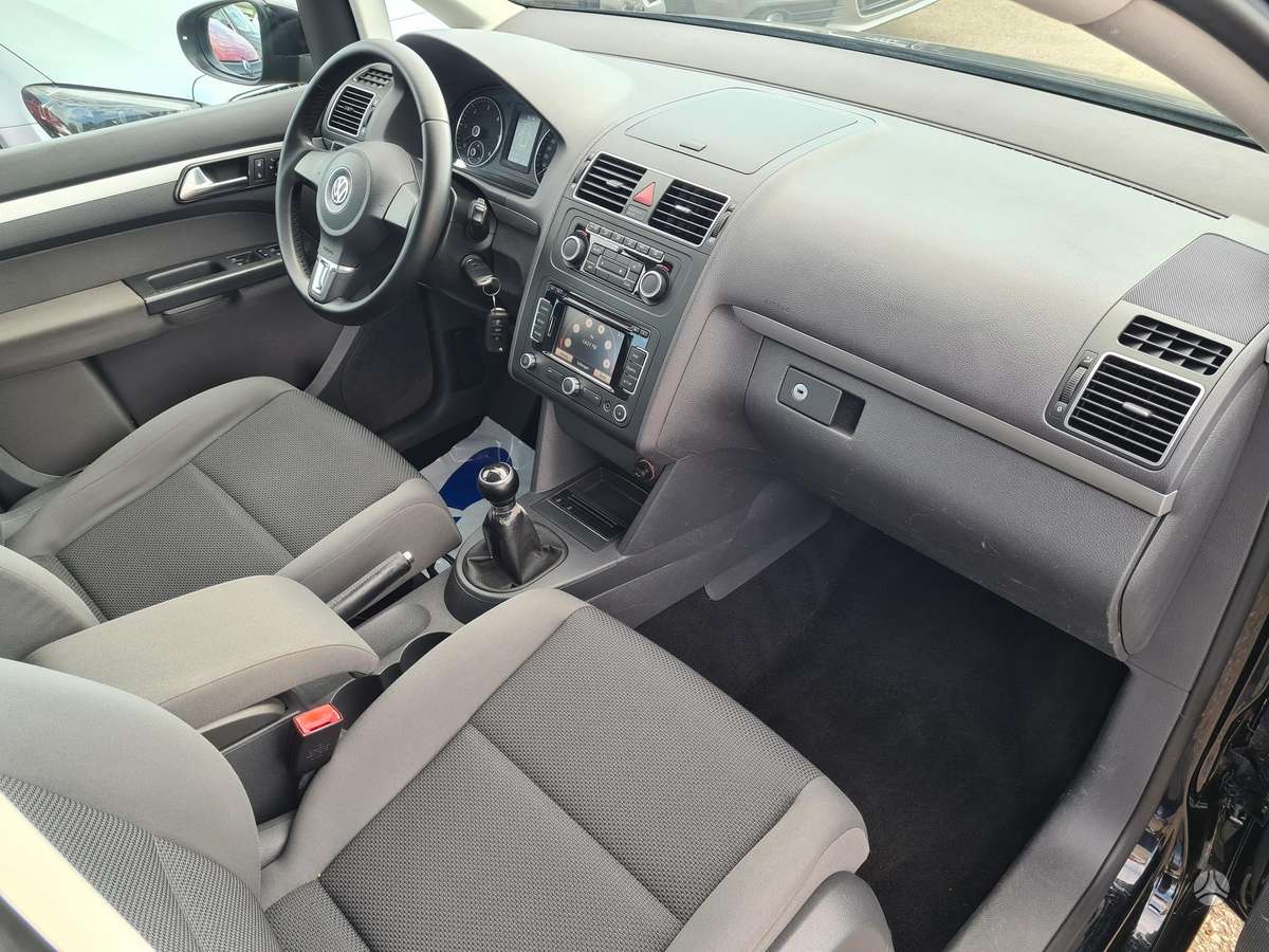 Volkswagen Touran 2011 — photo 23