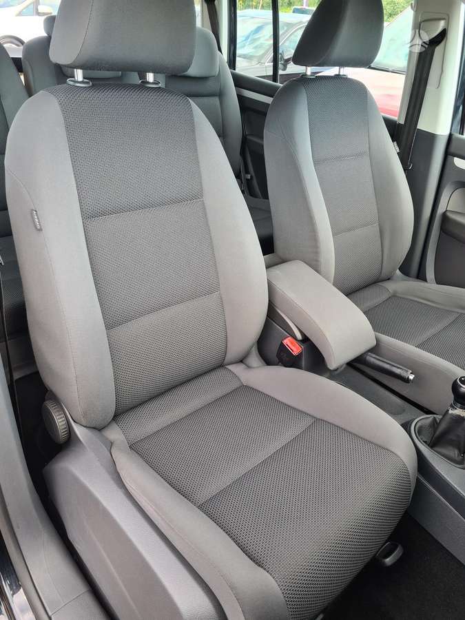 Volkswagen Touran 2011 — photo 25