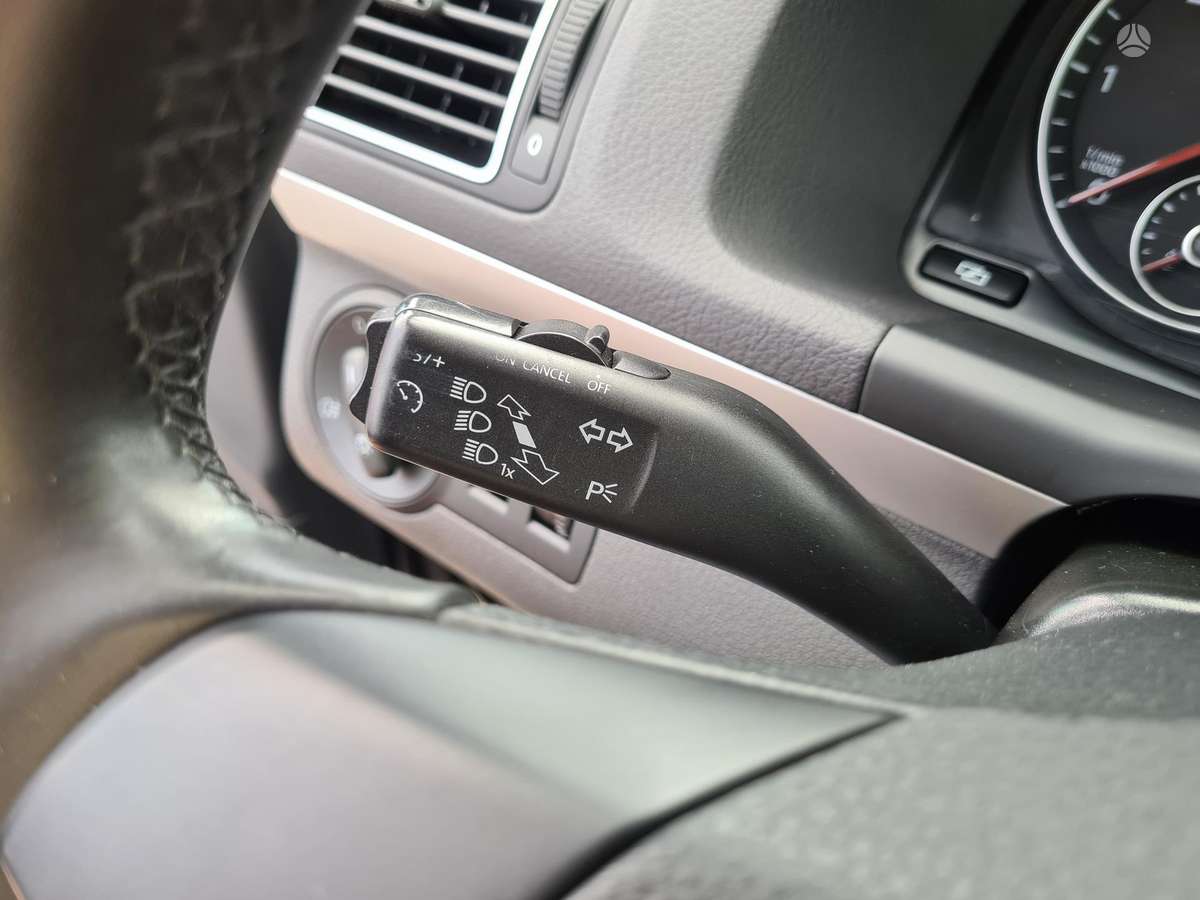 Volkswagen Touran 2011 — photo 30