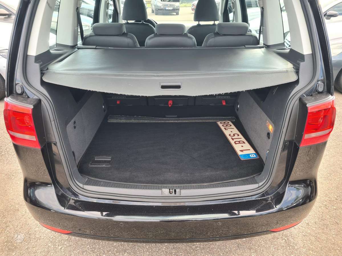 Volkswagen Touran 2011 — photo 33
