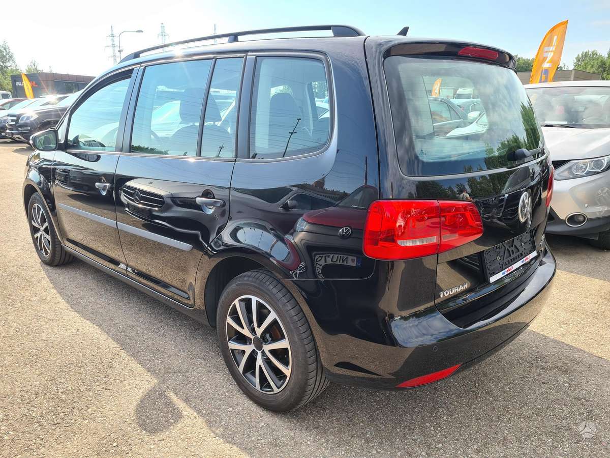Volkswagen Touran 2011 — engine 1598 cm³, 105 HP (77kW)
