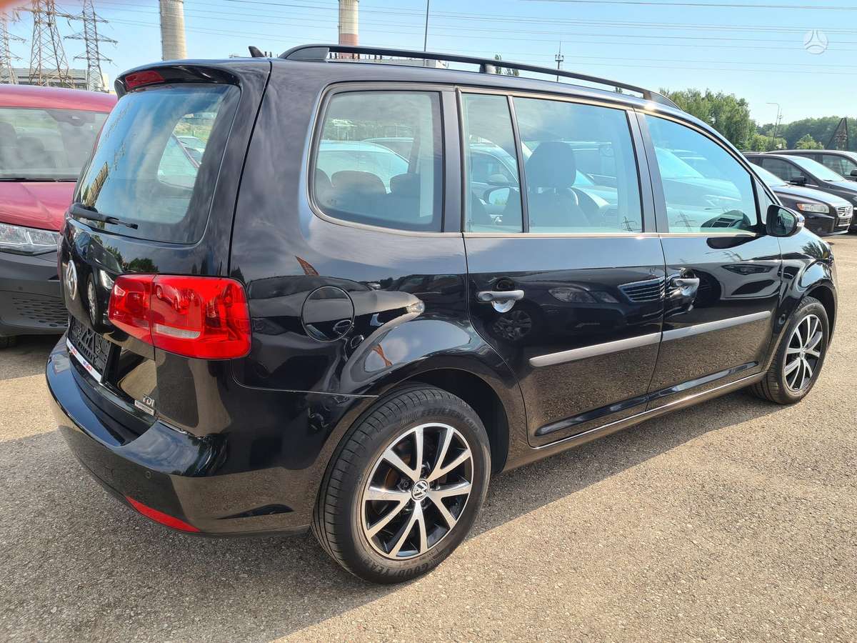 Volkswagen Touran 2011 — photo 6