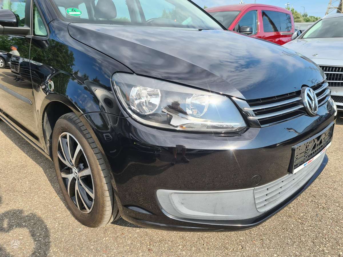 Volkswagen Touran 2011 — photo 8