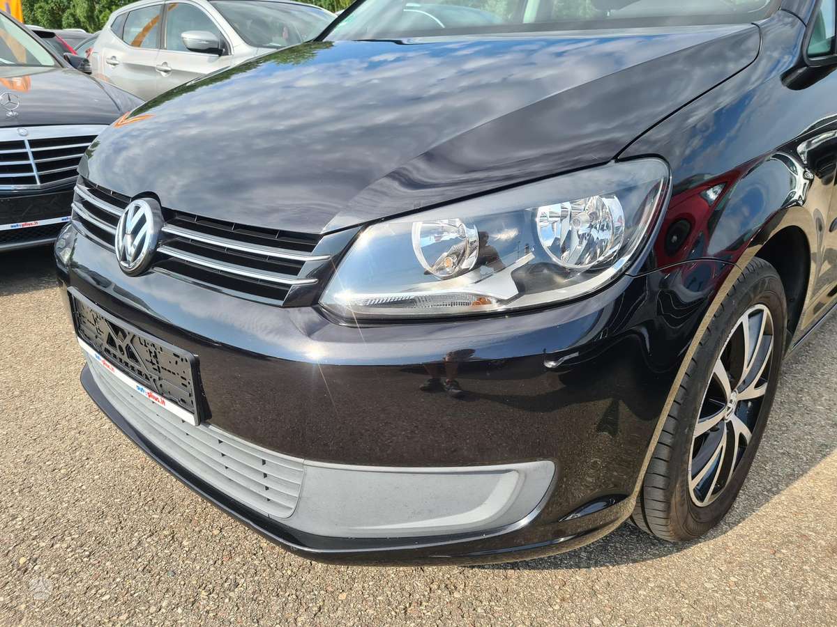 Volkswagen Touran 2011 — photo 9