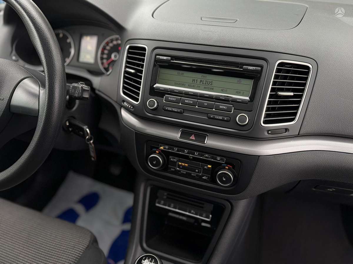 Volkswagen Sharan 2012 — photo 15
