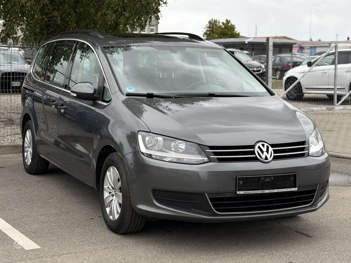Volkswagen Sharan 2012 — rear view